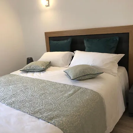 De L'abbaye 호텔 *